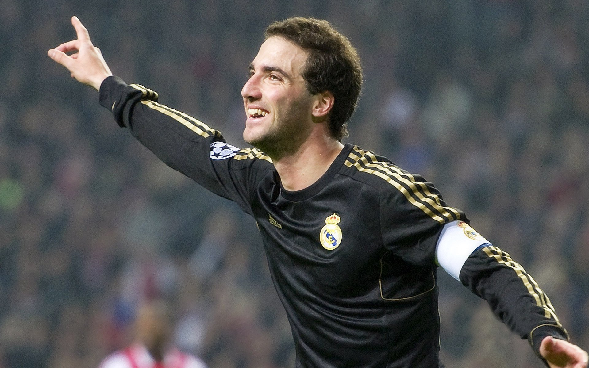 _温布尔登草地赛场发生惊天逆转，年轻球员闪耀全场_，温布尔登冠军