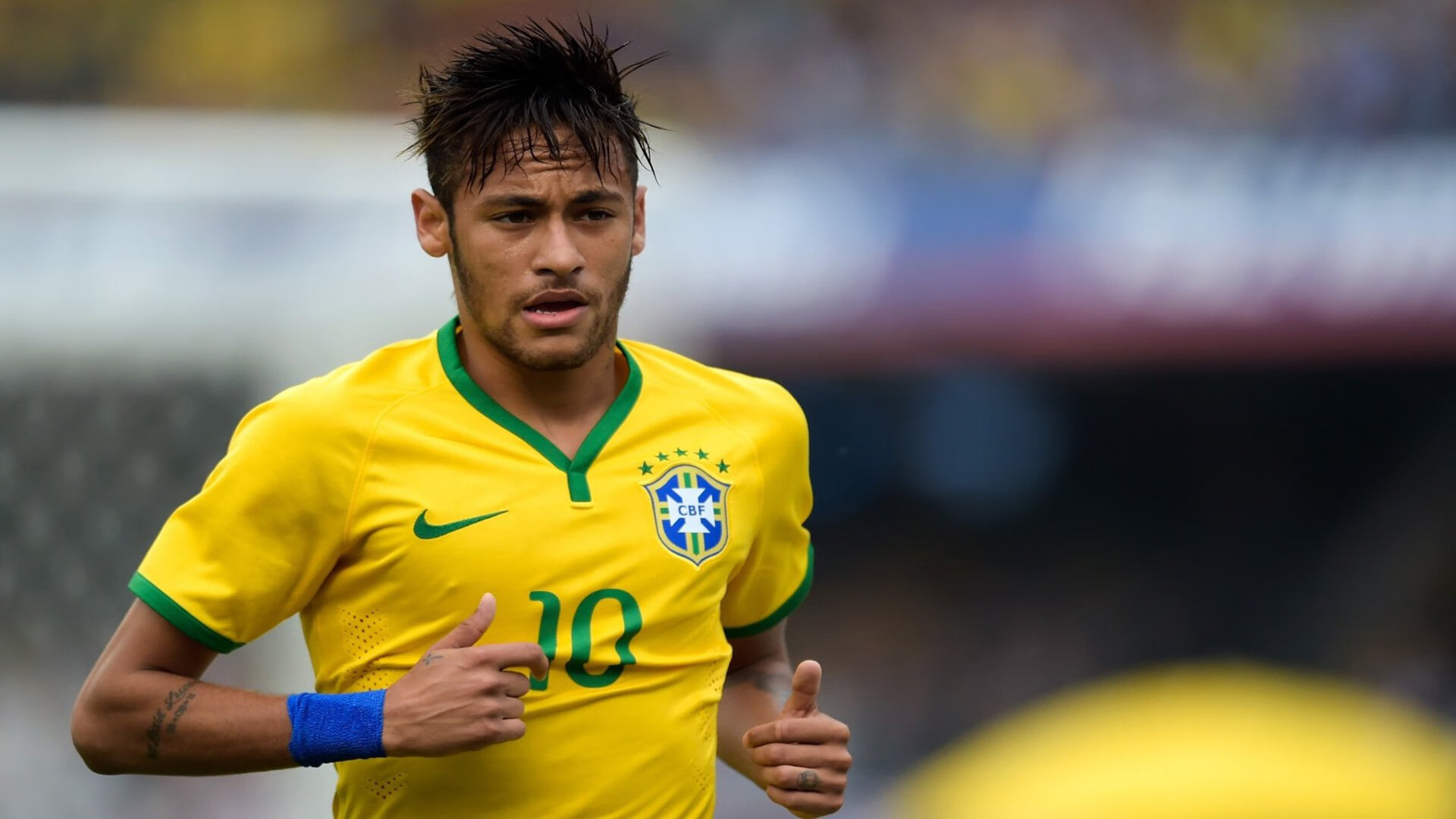 墨西哥队后卫吉梅内斯在巴黎奥运会上表现出色，吉格斯 梅西