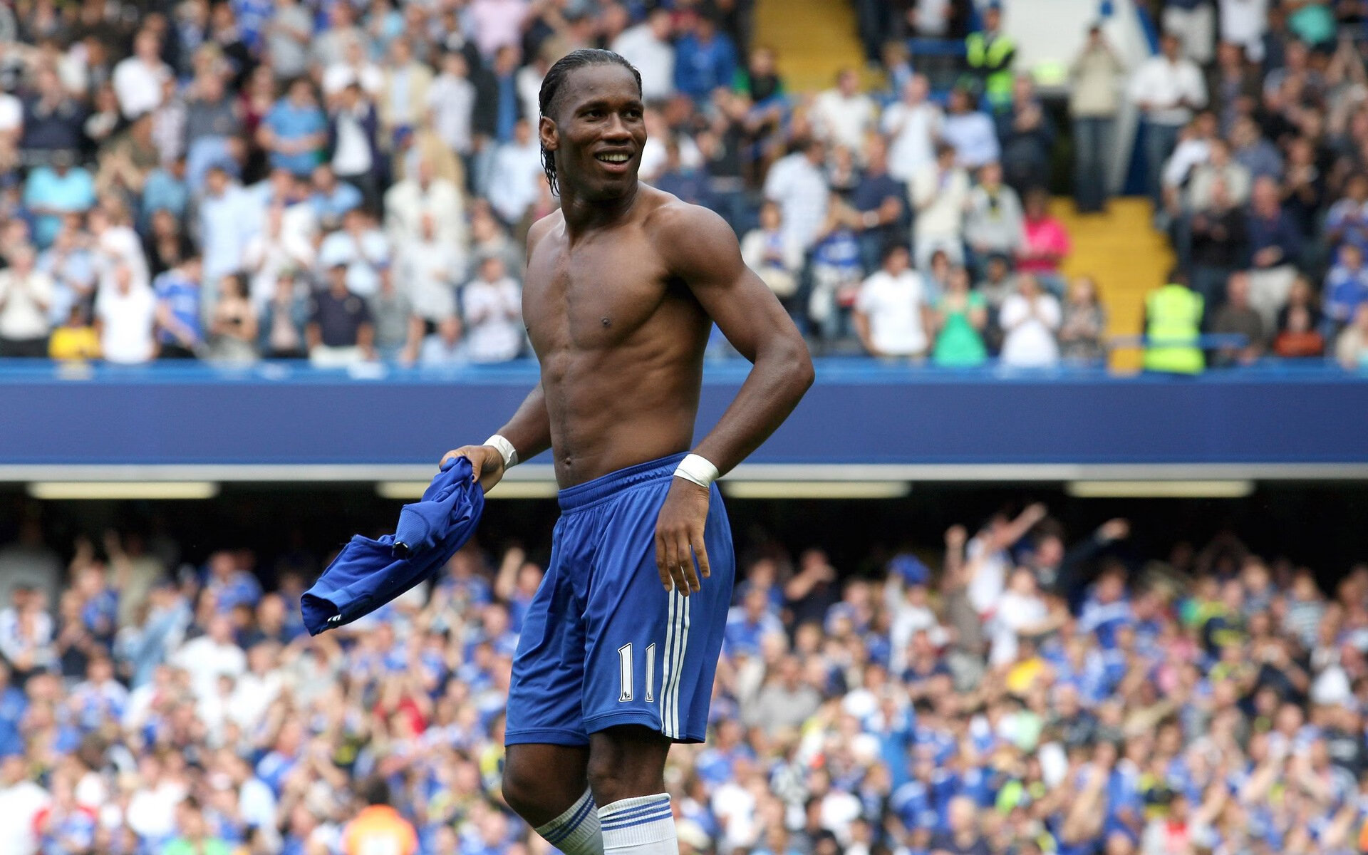 足球+智能硬件结合，比赛装备科技感十足，足球技术展示